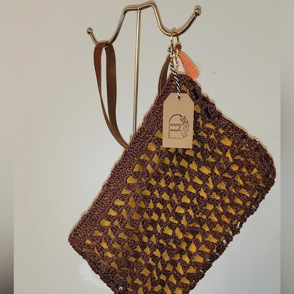 Small brown clutch bag with single strap - Picture 2 of 3